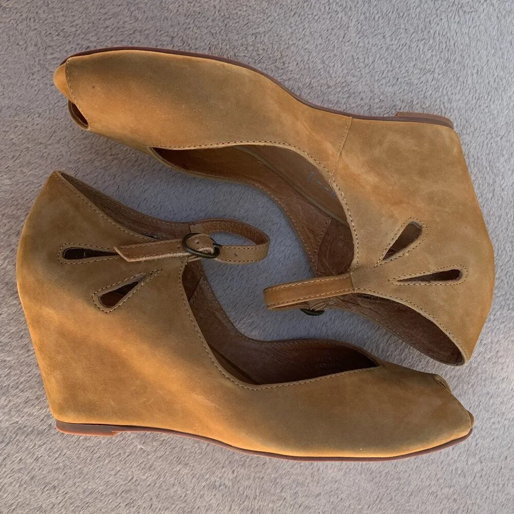 Jeffrey Campbell Regina Hanava Suede Peep Toe Hidden Wedges Sz8